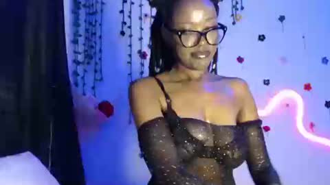 Snapshot of velvetyvixen chatting on 10-07-25, 05:15 COCO XOXO online show from 10-07-25, 05:15