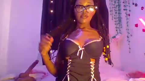 Snapshot of velvetyvixen chatting on 10-08-25, 05:38 COCO XOXO online show from 10-08-25, 05:38