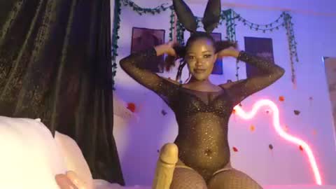 COCO XOXO online show from 11-21-25, 10:03