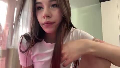 Snapshot of venessasatterwhite chatting on 07-05-26, 02:13 Milla online show from 07-05-26, 02:13