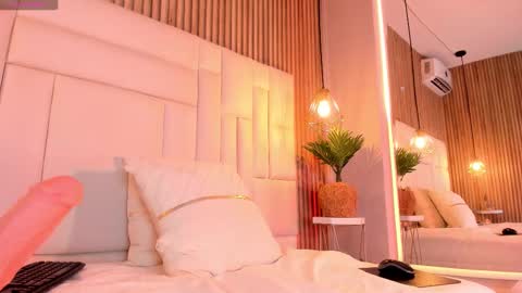 Snapshot of venezsofia chatting on 11-21-25, 11:36 venez sofia online show from 11-21-25, 11:36