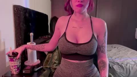 Snapshot of venicebtch666 chatting on 10-13-25, 11:32 Lanna online show from 10-13-25, 11:32