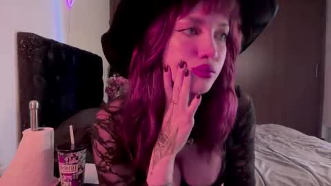 Snapshot of venicebtch666 chatting on 10-17-25, 01:03 Lanna online show from 10-17-25, 01:03