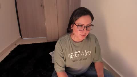 Snapshot of venus_cat_ chatting on 10-04-25, 08:40 Venus online show from 10-04-25, 08:40