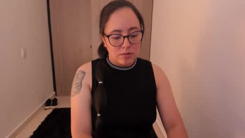 Snapshot of venus_cat_ chatting on 10-12-25, 06:18 Venus online show from 10-12-25, 06:18