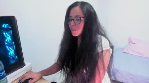 Snapshot of venus_cat_ chatting on 10-18-25, 09:15 Venus online show from 10-18-25, 09:15