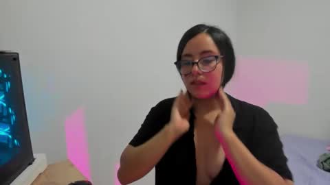 Snapshot of venus_cat_ chatting on 10-22-25, 01:28 Venus online show from 10-22-25, 01:28