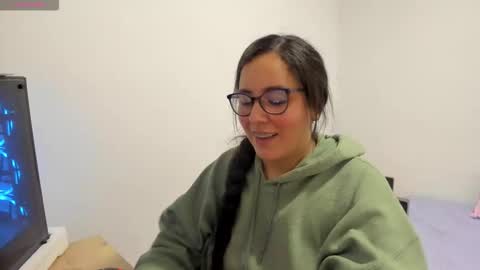 Snapshot of venus_cat_ chatting on 10-23-25, 01:05 Venus online show from 10-23-25, 01:05