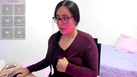 Snapshot of venus_cat_ chatting on 10-25-25, 10:15 Venus online show from 10-25-25, 10:15