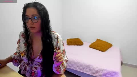 Snapshot of venus_cat_ chatting on 11-01-25, 10:45 Venus online show from 11-01-25, 10:45