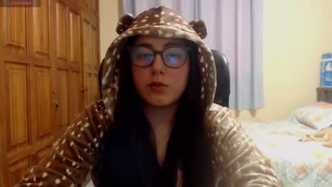 Snapshot of venus_cat_ chatting on 12-15-25, 04:39 Venus online show from 12-15-25, 04:39