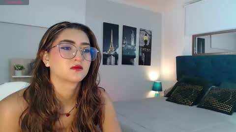 Mia online show from 10-07-25, 12:35