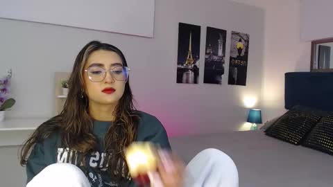 Mia online show from 10-08-25, 12:36