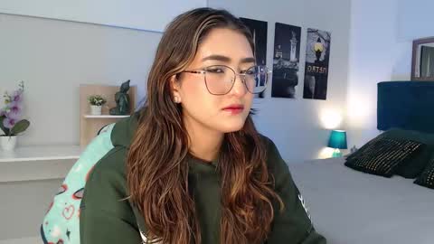 Mia online show from 10-14-25, 12:28