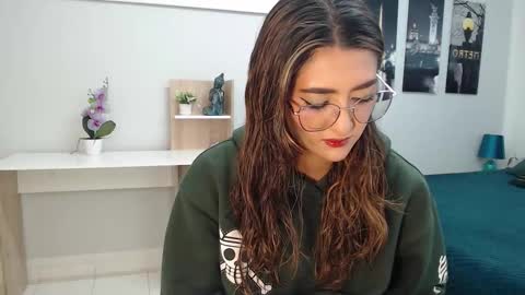 Mia online show from 10-15-25, 12:38