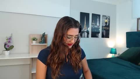 Mia online show from 10-16-25, 12:39