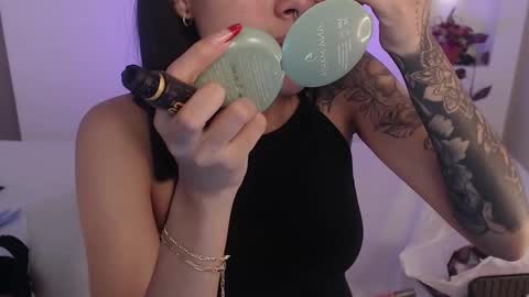 Snapshot of venusevans1 chatting on 02-10-25, 09:15 Venus Evans online show from 02-10-25, 09:15