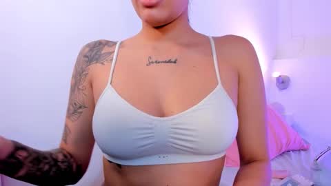 Snapshot of venusevans1 chatting on 12-15-25, 04:00 Venus Evans online show from 12-15-25, 04:00