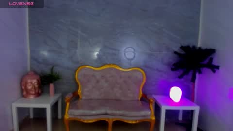 venuss online show from 10-30-25, 04:30