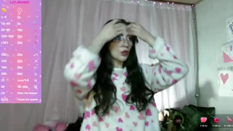 Snapshot of venuzxx chatting on 02-18-25, 11:33 . . online show from 02-18-25, 11:33
