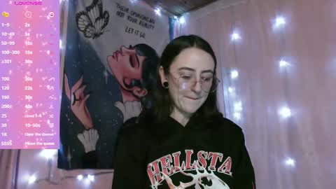 Snapshot of venuzxx chatting on 03-12-25, 02:34 . . online show from 03-12-25, 02:34