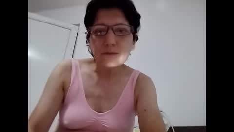 Vera online show from 09-25-25, 04:32