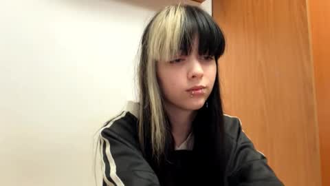 Snapshot of veradaisy chatting on 02-17-26, 06:36 Veronika online show from 02-17-26, 06:36