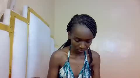 Snapshot of verah_vee chatting on 10-17-25, 09:39 verah online show from 10-17-25, 09:39