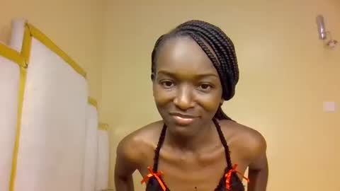 Snapshot of verah_vee chatting on 10-19-25, 12:22 verah online show from 10-19-25, 12:22