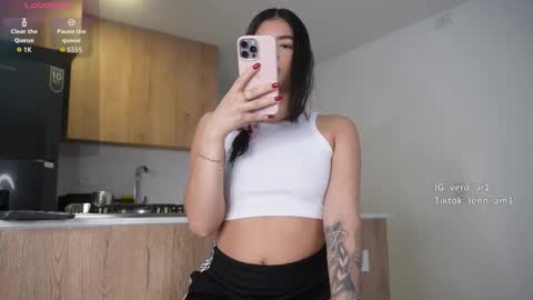 vero_cam online show from 12-19-25, 02:18