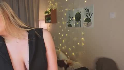 Veronica online show from 11-14-25, 12:26