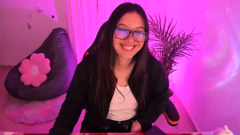 Snapshot of verolake chatting on 02-21-25, 01:33 Verolake online show from 02-21-25, 01:33