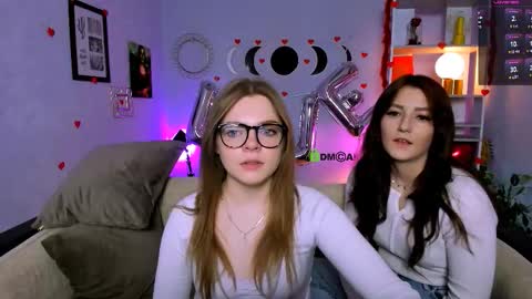 Snapshot of veronica_bubble chatting on 02-12-26, 08:37 Ronni online show from 02-12-26, 08:37