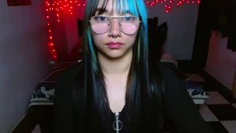 Veronica online show from 11-24-25, 12:32