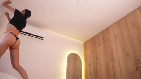 Veronica online show from 12-13-25, 07:53