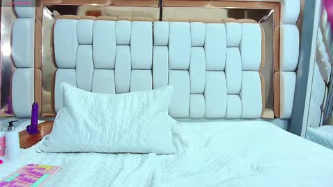 Veronica online show from 02-02-25, 03:28