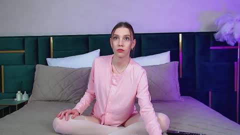 Veronica online show from 11-26-25, 06:09