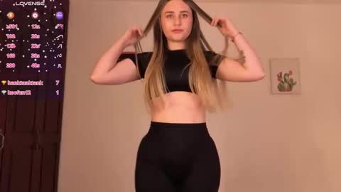 Snapshot of veronika__winslow_ chatting on 10-05-25, 08:23 Vero online show from 10-05-25, 08:23