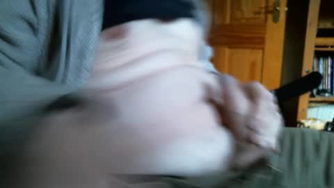 Snapshot of veryhornyoldman1504 chatting on 11-02-25, 04:09 Mark online show from 11-02-25, 04:09