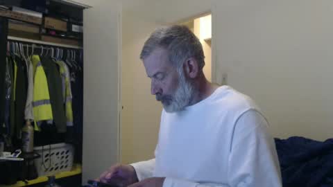 hairy man online show from 01-25-25, 12:48