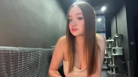 Esta online show from 11-21-25, 03:33