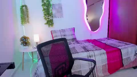 Snapshot of vexa_rosie chatting on 06-23-26, 04:54 hi im vexa online show from 06-23-26, 04:54