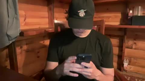 Snapshot of vexelgain chatting on 09-26-25, 02:48 HendasWerout online show from 09-26-25, 02:48