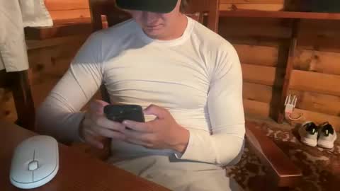 Snapshot of vexelgain chatting on 09-27-25, 01:54 HendasWerout online show from 09-27-25, 01:54