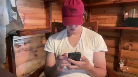 Snapshot of vexelgain chatting on 10-05-25, 02:37 HendasWerout online show from 10-05-25, 02:37