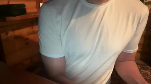 Snapshot of vexelgain chatting on 10-23-25, 02:22 HendasWerout online show from 10-23-25, 02:22