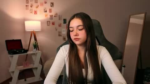 Snapshot of vexorin chatting on 11-21-25, 08:18 Rachel online show from 11-21-25, 08:18