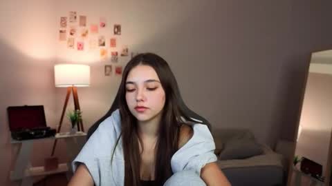 Snapshot of vexorin chatting on 12-14-25, 07:18 Rachel online show from 12-14-25, 07:18