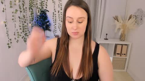 Snapshot of via_lattea_ chatting on 12-14-24, 11:29 Camilla online show from 12-14-24, 11:29