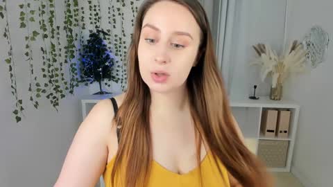 Snapshot of via_lattea_ chatting on 12-15-24, 11:45 Camilla online show from 12-15-24, 11:45